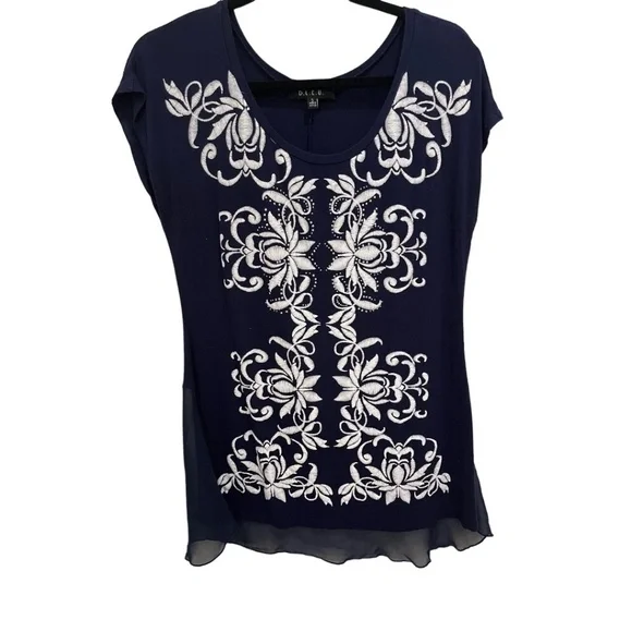 B.L.E.U. Cap Sleeve Hi Low Embroidered Embellished Navy White Top Size Small - Picture 1 of 4